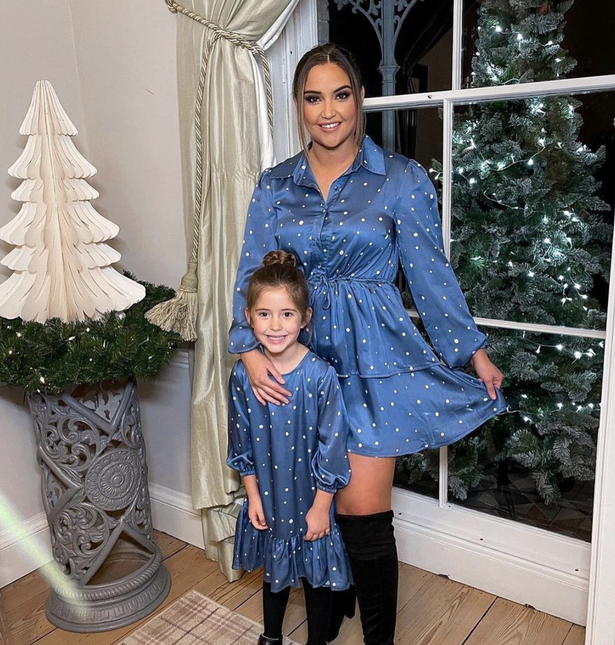 Jacqueline-Jossa-poses-alongside-daughter-Ella-in-adorable-new-photos-fashion-idea-0069