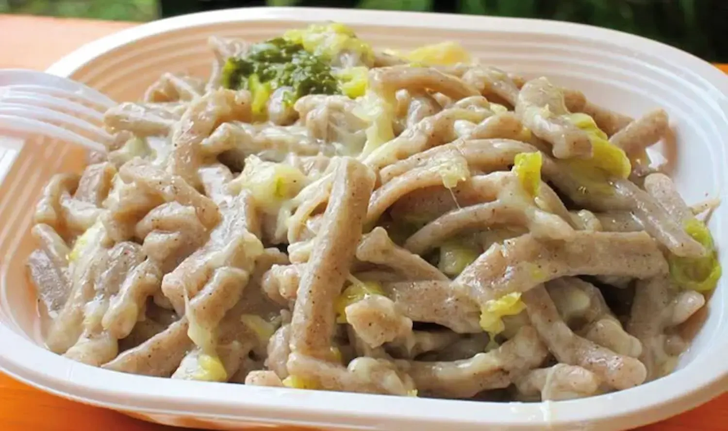 Festa dei Pizzoccheri Teglio - Tradizione Gastronomica Valtellinese Festa dei Pizzoccheri di Teglio evento gastronomico Valtellina tradizione
