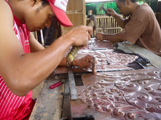 KERAJINAN TEMBAGA, KERAJINAN KUNINGAN, UKIRAN TEMBAGA, UKIRAN KUNINGAN, GUNUNGAN TEMBAGA, KERAJINAN GUNUNGAN