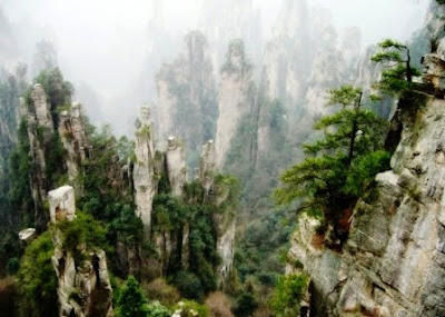 southern sky column mountains in the zhangjiajie national forest park china El Parque Forestal Nacional de Zhangjiajie, China bosque Pandora extraterrestre de Avatar.