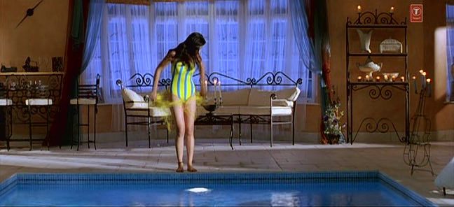 [Actress_Shriya_in_swimsuit_hot+(7).jpg]