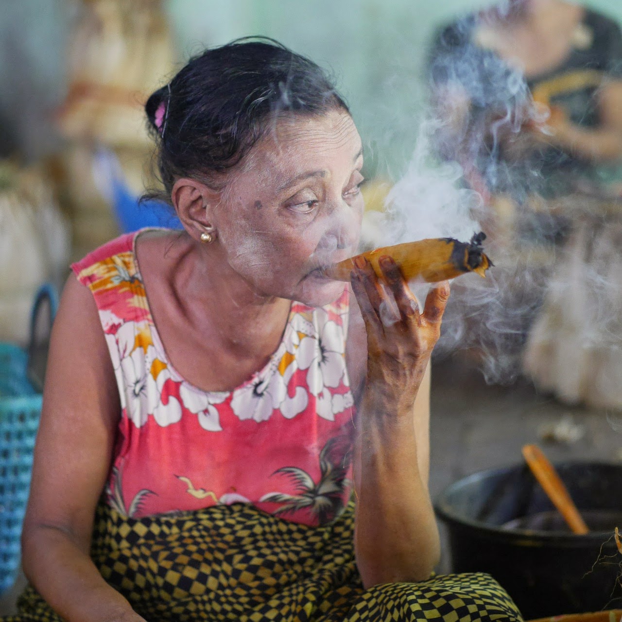  imagen señora fumando, como dejar de fumar