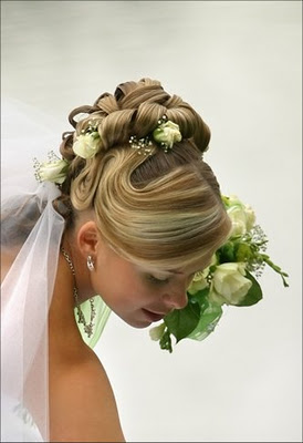 Hochsteckfrisuren Brides mit Br�tchen f�r 2012/2013