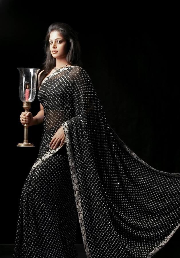 Sindhu Menon Latest Glamorous Mixed Pics