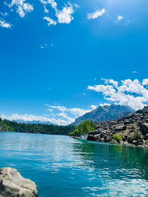 بلتستان کی خوبصورت وادی کچورا میں موجود اپر جھیل