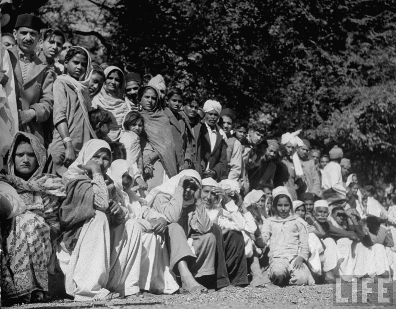 Mahatma Gandhi Funeral Procession Photos | Rare & Old Vintage Photos of Mahatma Gandhi, India (February 2, 1948)