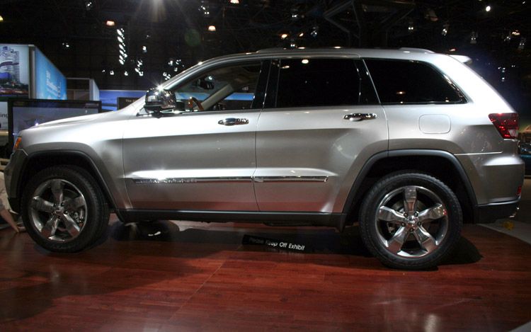 Price of entry for a 2011 Jeep Grand Cherokee Laredo will be 31480 