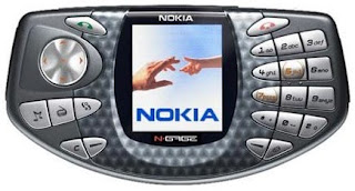 Nokia N-Gage Has Odd Button Combinations And Small Screen