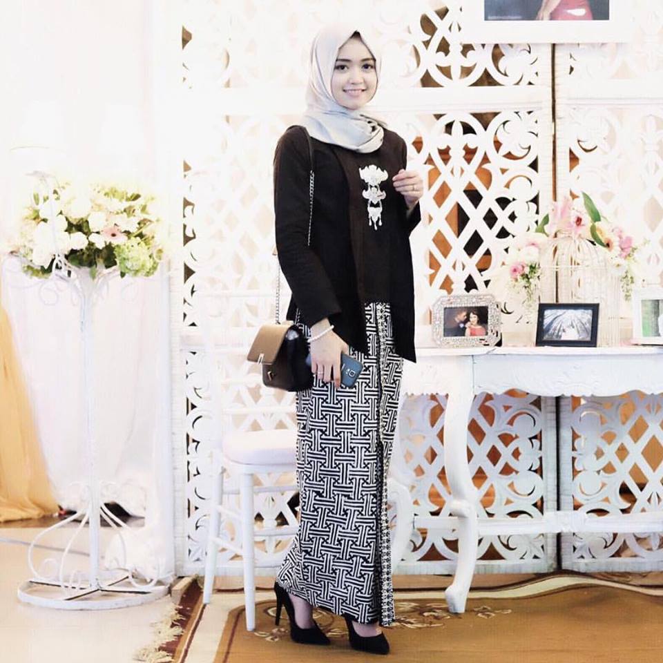 Model Kebaya Hijab Modern Terbaru Rok Batik Panjang