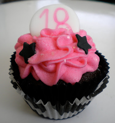 18th Birthday Cake on Le Petite K  P   K  K  Amanda S 18th Birthday Cupcakes