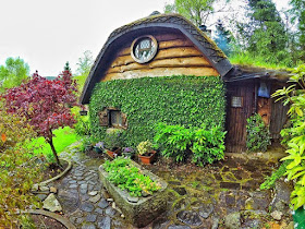 19-kahlum1986-Architecture-with-the-Self-Built-Hobbit-House-www-designstack-co