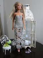 Vestido com mini motivos de crochê para Barbie