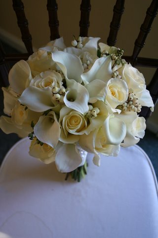 For the bride we created a handtied bouquet of Akito roses white mini