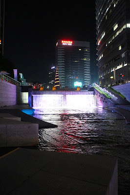 Seoul Travel Guide: Cheonggyecheon Stream