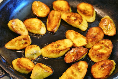 Frying plantains for tostones