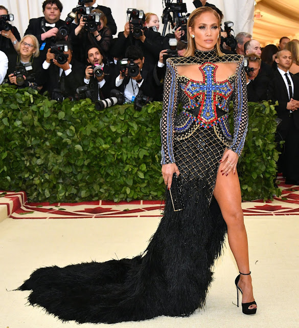 Jennifer Lopez sexy gown