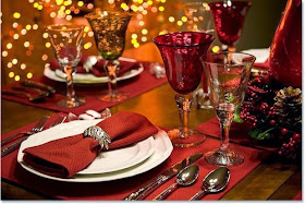 Decora estas navidades la mesa de comedor  con colores rojo y blanco