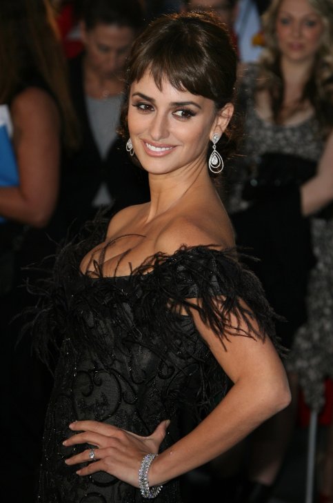 Penelope Cruz dripped in diamonds at the Pirates of the Caribbean On 