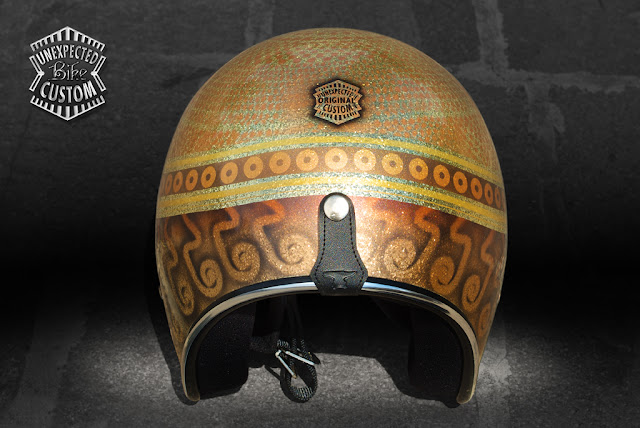 Casco custom aperto "Gold Stars n°1" su Biltwell