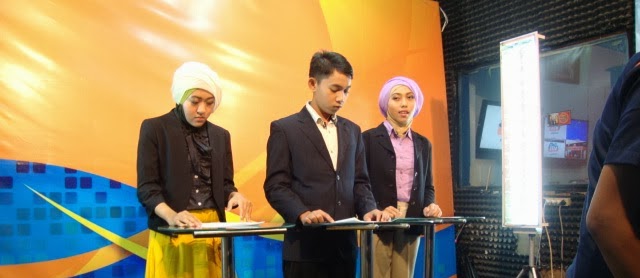 SMAN 3 PONOROGO SAAT ACARA "SUGUHAN SEPINCUK BERITA" DI JTV 7 DEC 2013