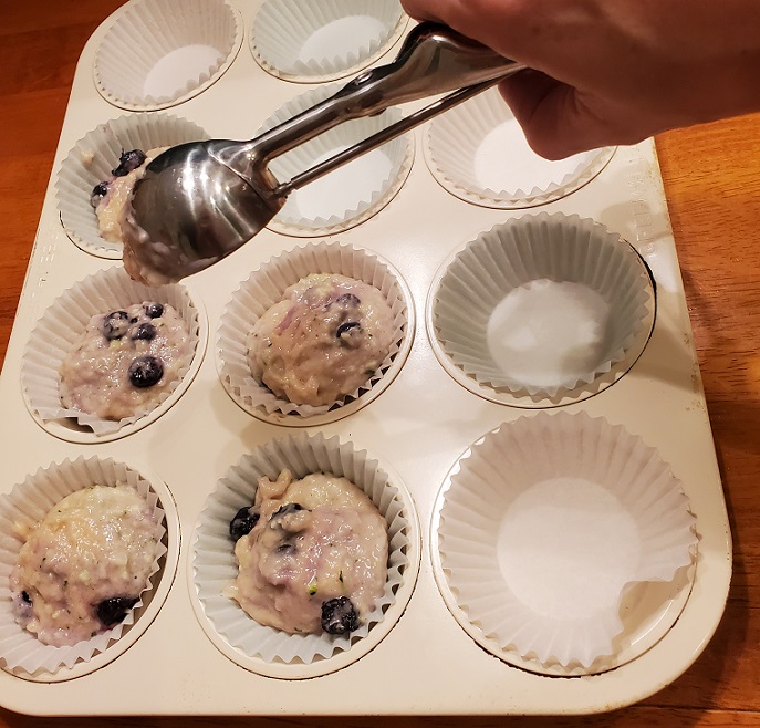 this is showing how to make perfect sized muffins using an ice scream scoop