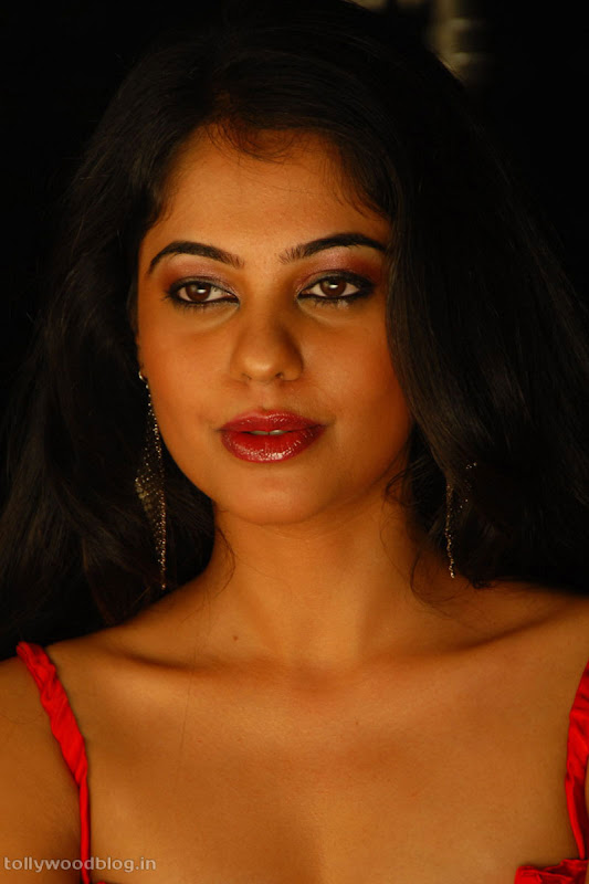 Bindu Madhavi Latest Hot Photos sexy stills