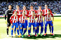 CLUB ATLÉTICO DE MADRID - Madrid, España - Temporada 2016-17 - Oblak, Gabi, Filipe Luis, Savic, Fernando Torres y Godín; Griezmann, Juanfran, Saúl, Koke y Yannick Carrasco - REAL MADRID C. F. 1 (Pepe) CLUB ATLÉTICO DE MADRID 1 (Antoine Griezmann) - 08/04/2017 - Liga de 1ª División, jornada 31 - Madrid, estadio Santiago Bernabeu - Un Atlético fiel a su estilo arrancó un valioso punto del Bernabeu con un gol de Griezmann en el minuto 85 tras una magnífica asistencia de Correa