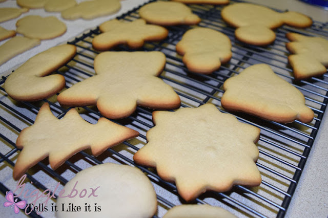 Christmas cookies, sugar cookies, simple Christmas sugar cookie recipe, simple sugar cookie recipe, sugar cookie recipe,