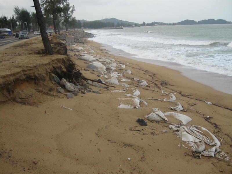 Blog YB ADUN Sura: Masalah Hakisan Pantai Telok Lipat 