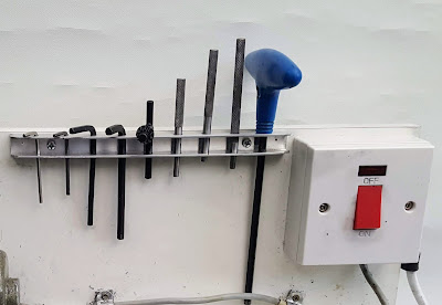 Tool rack added to the Unimat SL 1000 Lathe box.