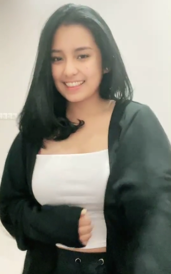 Cewek Cantik Main TikTok