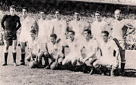 SEVILLA C. F. - Sevilla, España - Temporada 1954-55 - Vera (portero suplente), Campanal II, Valero, Loren, Doménech, Arza y Bustos; Pepín, Enrique, Liz, Quirro y Guillamón - CLUB ATLÉTICO DE BILBAO 1 (Uribe), SEVILLA C. F. 0 - 05/06/1955 - Copa del Generalísimo, final - Madrid, estadio Santiago Bernabeu - El Atlético de Bilbao consiguió su 18º título de Copa