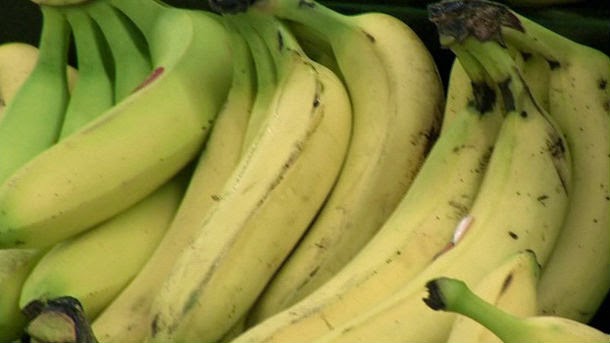 http://www.khq.com/story/27484769/man-arrested-deputies-say-he-aimed-banana-at-them