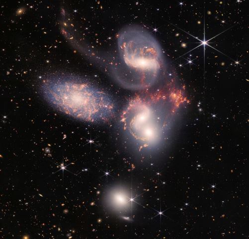 الصورة الرابعة.. خماسية ستيفان  (وكالة ناسا /تلسكوب جيمس ويب)