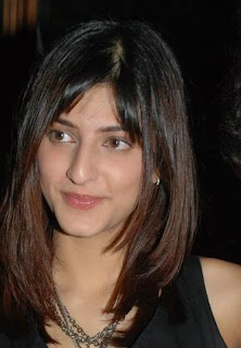 Shruti Hassan Hairstyle Photo Gallery