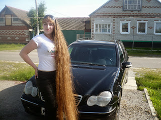 Long Hair Pictures Girl with floor length hair