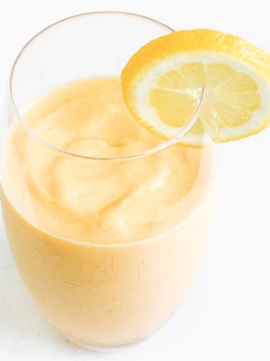 HEALTHY MANGO YOGURT SMOOTHIE #smoothie #drink #sangria #mango #yogurt