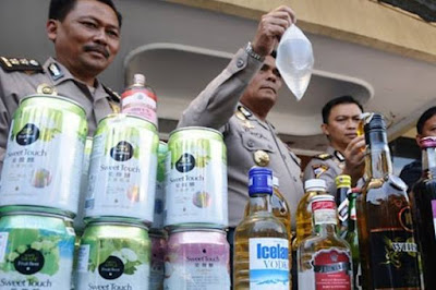 Polres Metro Bekasi Bongkar Sindikat Penjualan Miras Oplosan