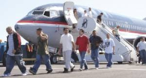 Cerca de 20,000 salvadoreños han sido deportados de EUA en 2008