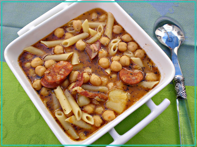 Guiso de garbanzos con macarrones - Lola en la cocina