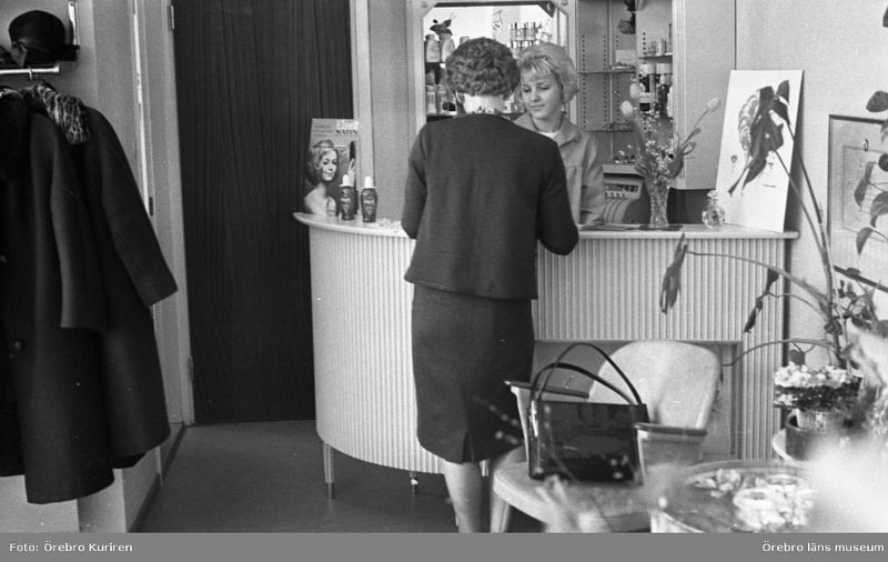 Inside Vintage Beauty Salons From the 1950s and 1960s 