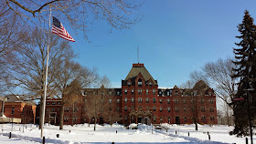 Dean Hall on the Dean College campus