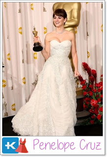 Here Are Artist Wearing A Beautiful Dress When Receiving His First Oscar