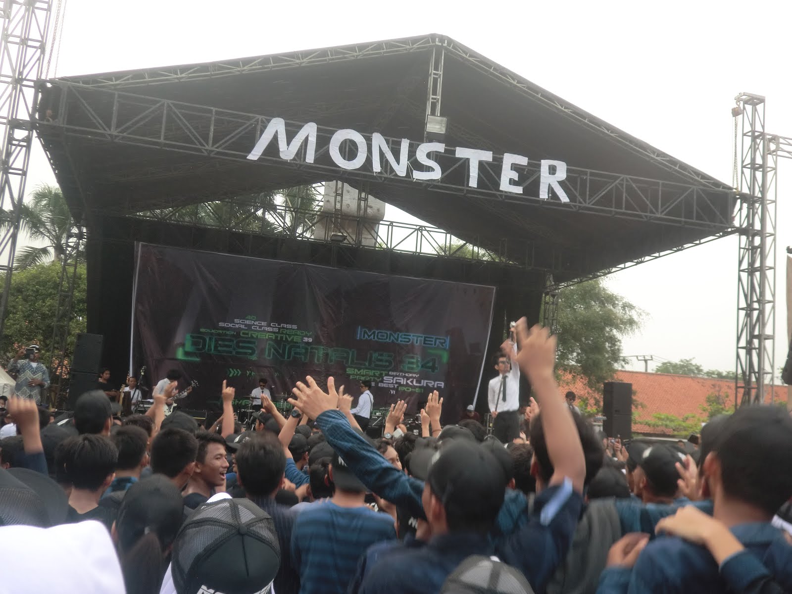 Contoh Teks Eksplanasi Kompleks Tentang Erosi 