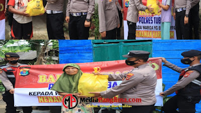 Polres Tubaba Serahkan Bansos Bagi Warga Kurang Mampu di Tiyuh Panaraga Jaya Indah.