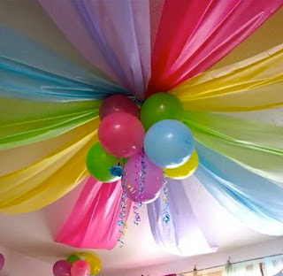 Para el techo, decoración con globos.