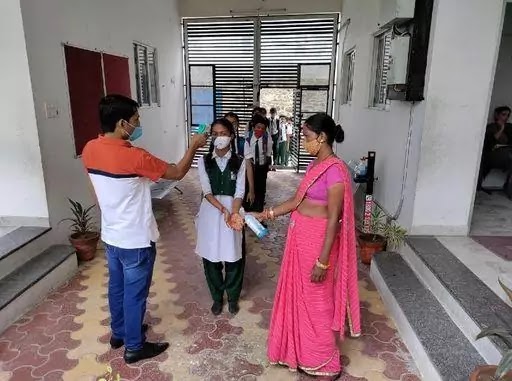 157 दिन बाद स्कूलों में लौटी रौनक hindi news