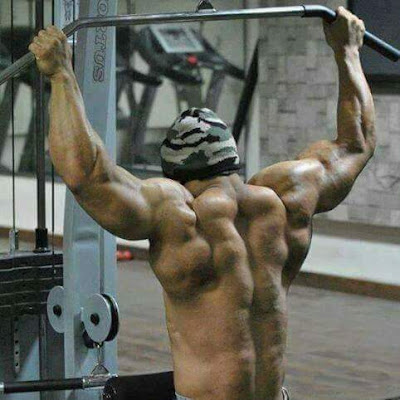 Dorsal exercises WIDE-GRIP LAT PULLDOWN