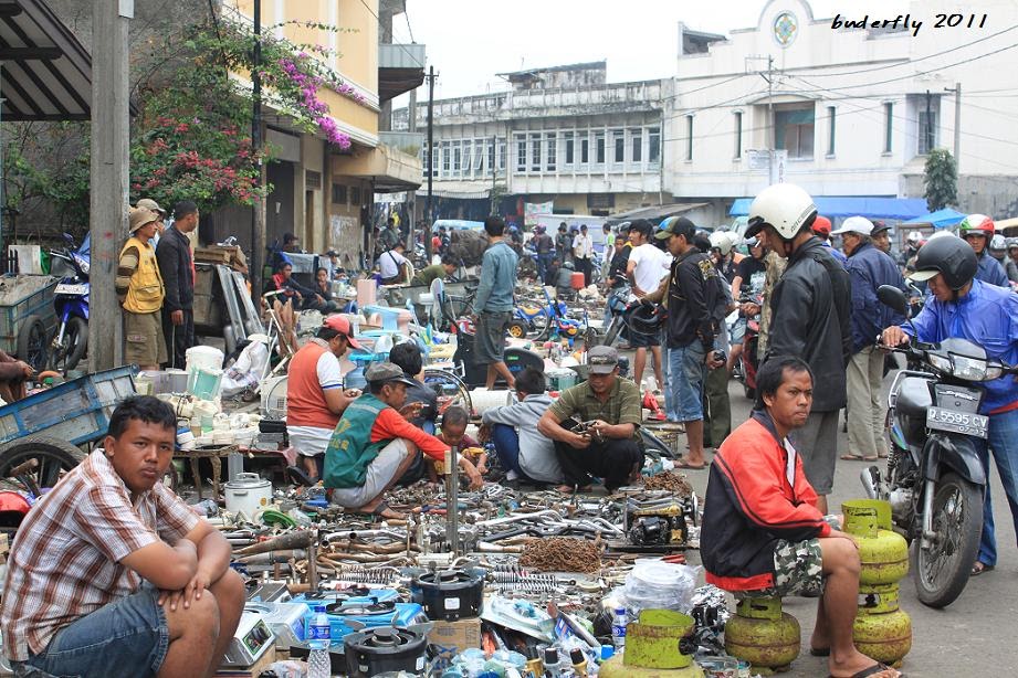 PASAR LOAK DAN BARANG BEKAS  DI  BANDUNG 