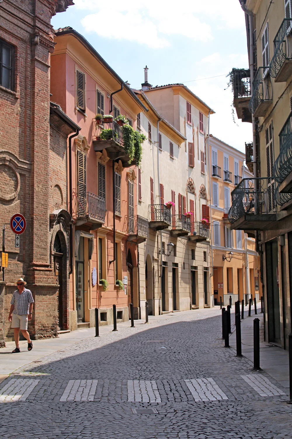 Sunny streets in Piemonte, Italy - travel & style blog